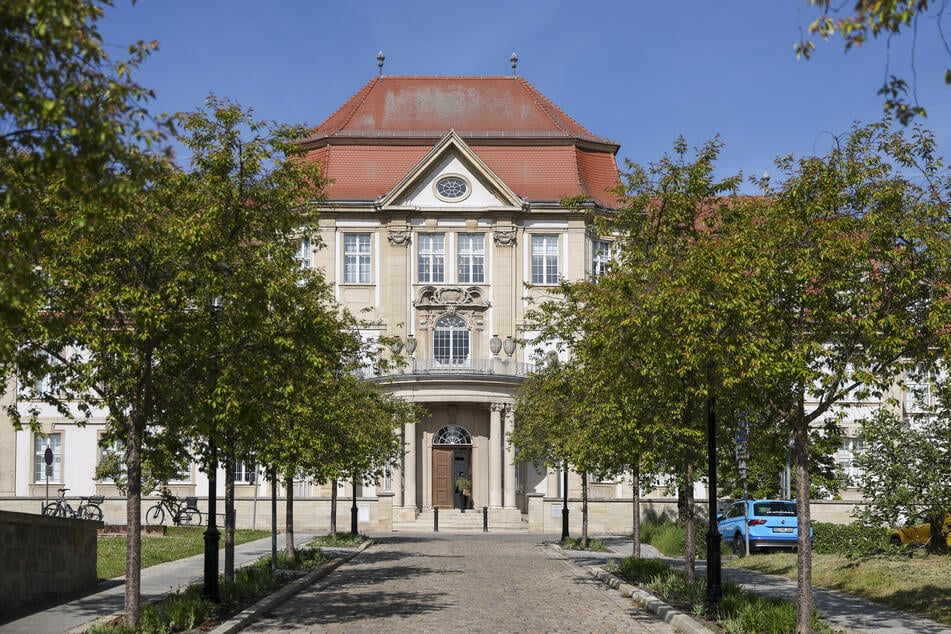 Das Amtsgericht Naumburg traf eine kontroverse Entscheidung über den Rechtsbeistand der Nebenkläger.