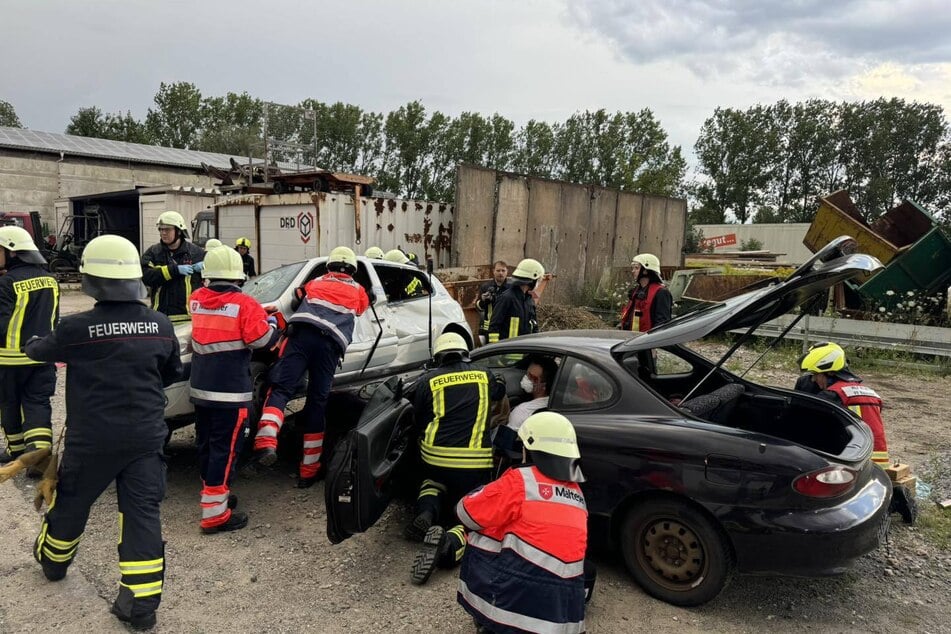 An der Übung waren Feuerwehrleute, Rettungskräfte und weitere Helfer beteiligt.