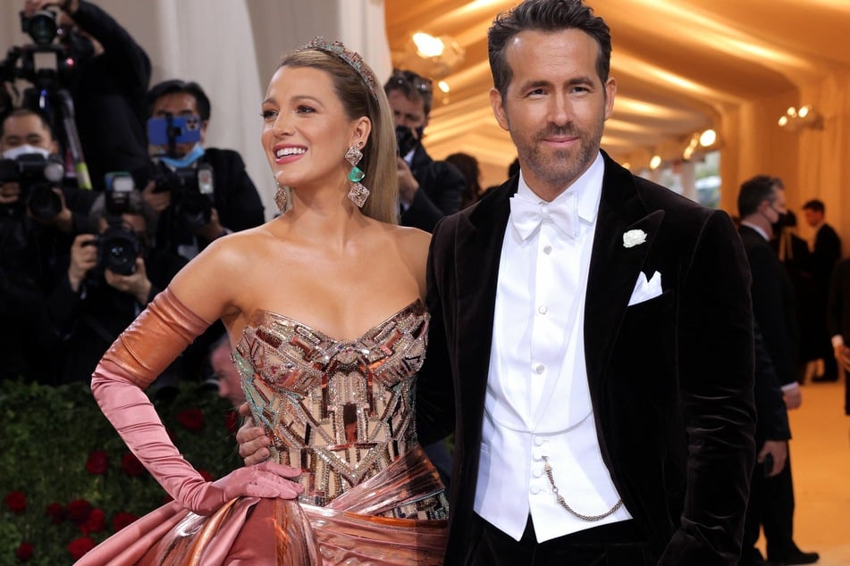 Blake Lively's dress transformation channeled the Statue of Liberty.