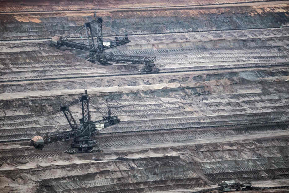 Noch fressen sich die großen Braunkohle-Bagger durch die Erde im Rheinischen Revier.