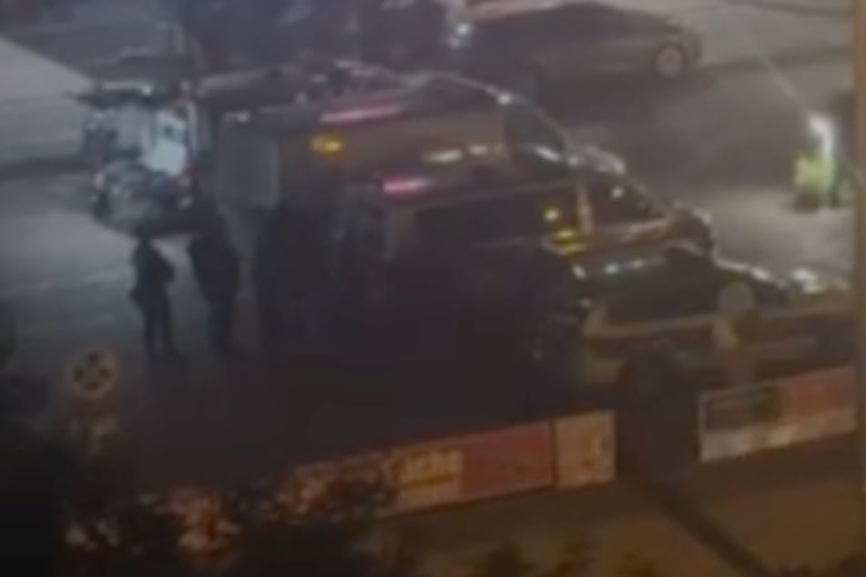 Am Altenberger Platz rückten mehrere Polizeibeamte an.