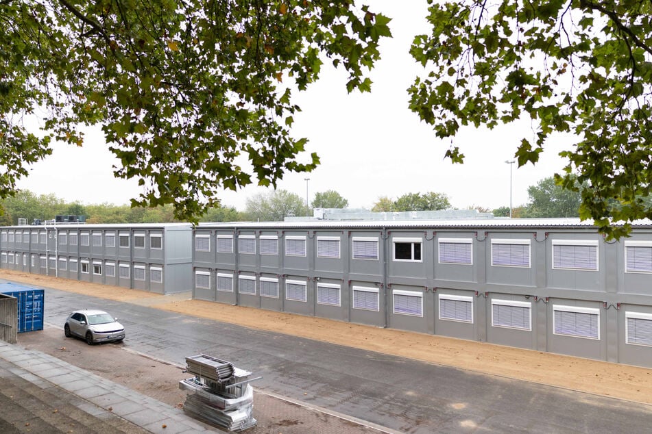 Das neue Schuljahr startet für die 1200 Schülerinnen und Schüler in einem temporären Containerdorf.