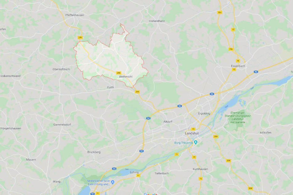 Der schwere Unfall ereignete sich auf der B299 bei Weihmichl in Niederbayern.