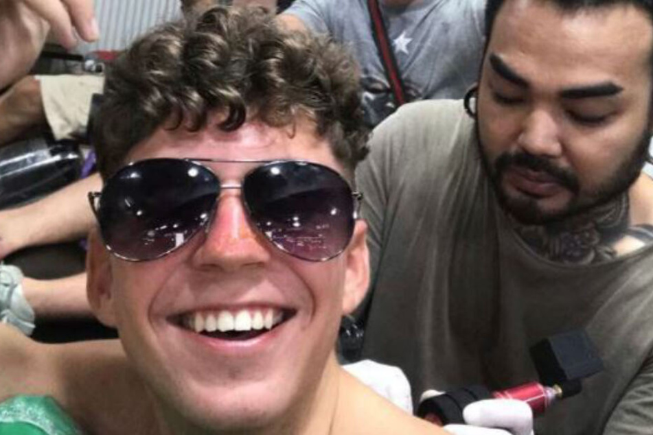 Fraser Malcolm hatte sichtlich Spaß, als er sein Tattoo bekam.