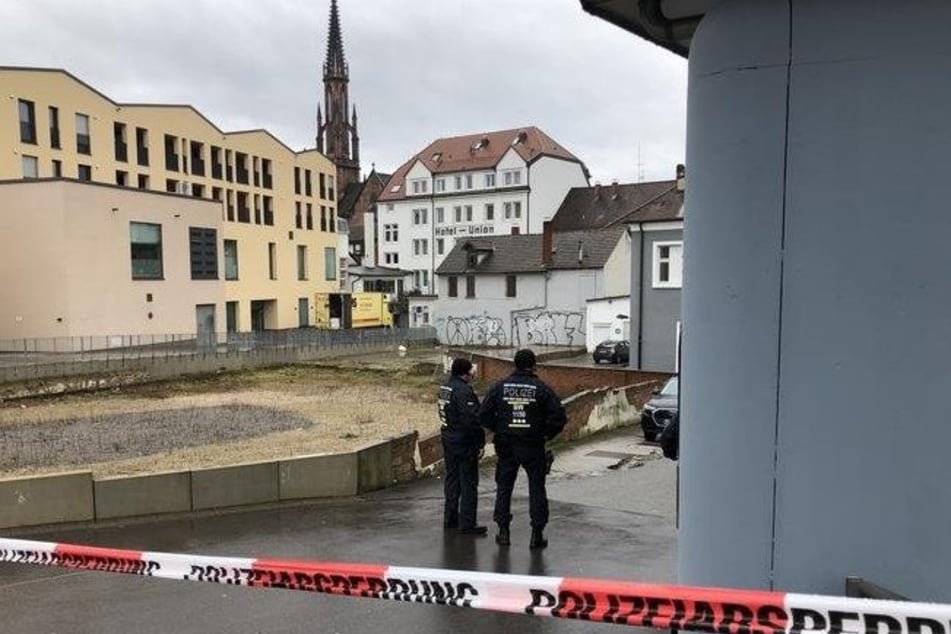 Die Frau wurde schwer verletzt in der Innenstadt gefunden.