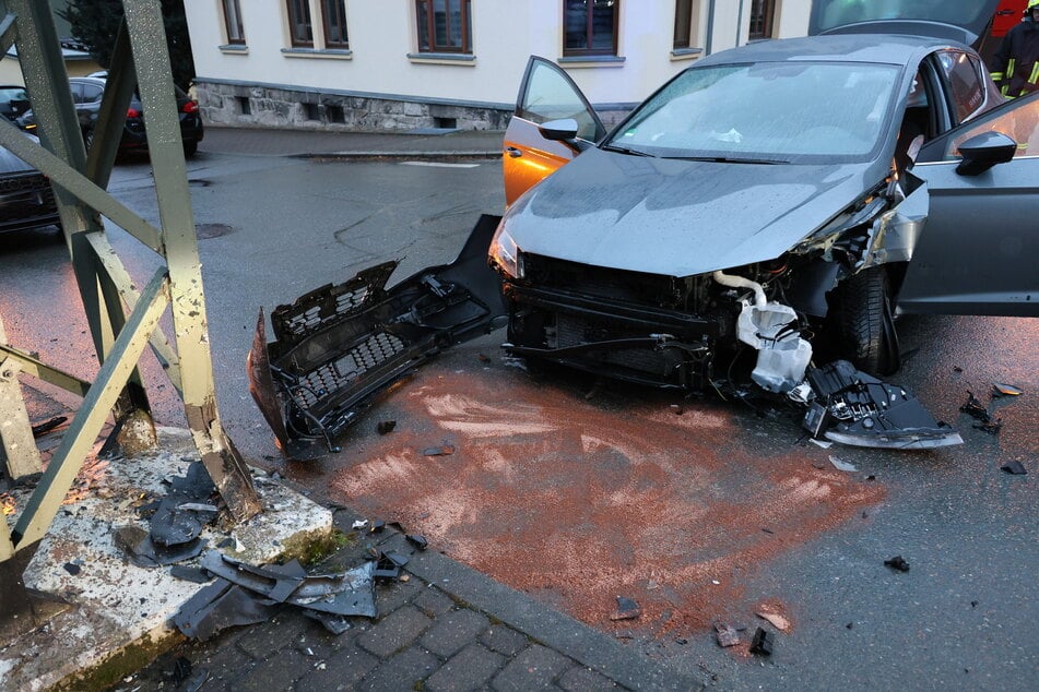 Auf der Fritz-Ruter-Straße Krachte I have samstag ein Autofahrer Gegen Einen Stremmast.