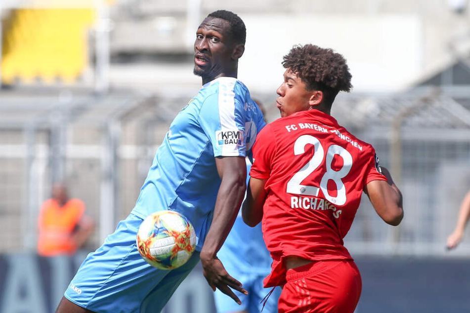 Tarsis Bonga (l.) und Chris Richards.