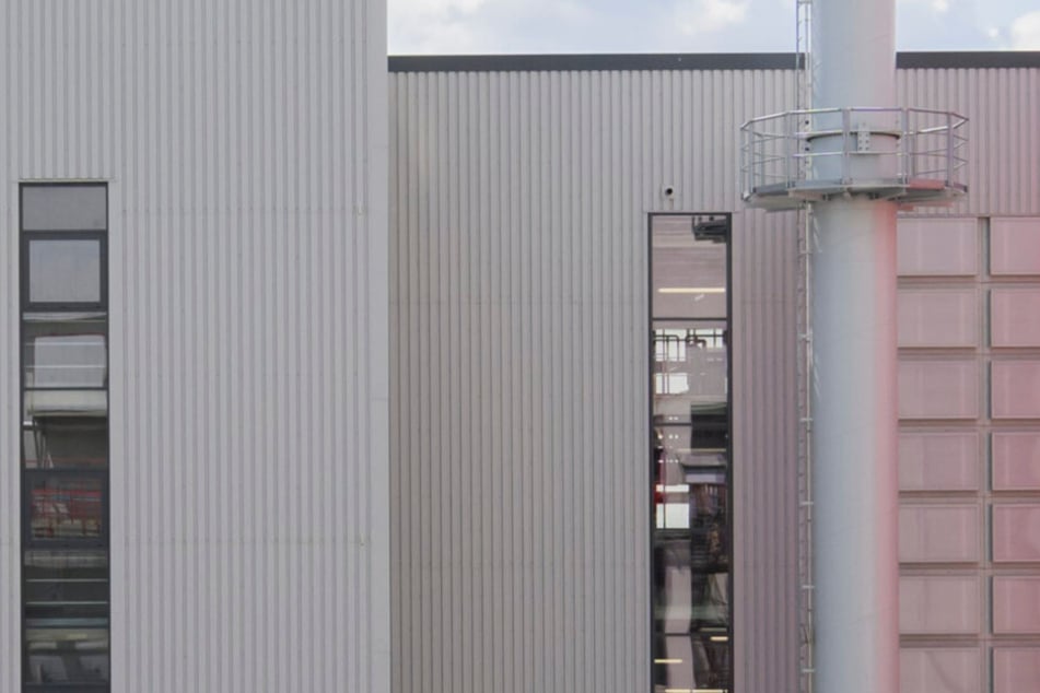 Monoverbrennungsanlagen, in denen nur Klärschlamm zur Phosphorrückgewinnung verbrannt wird, unterscheiden sich für den Laien äußerlich nur wenig von herkömmlichen Verbrennungsanlagen.