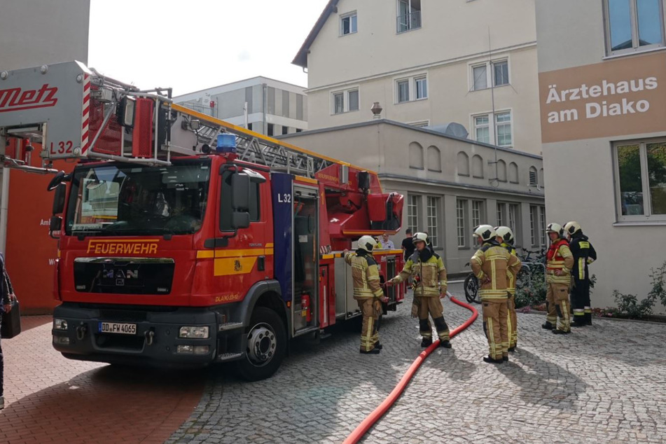 Dresden: Brand in Diakonissen-Krankenhaus: Feuerwehr mit Großaufgebot im Einsatz