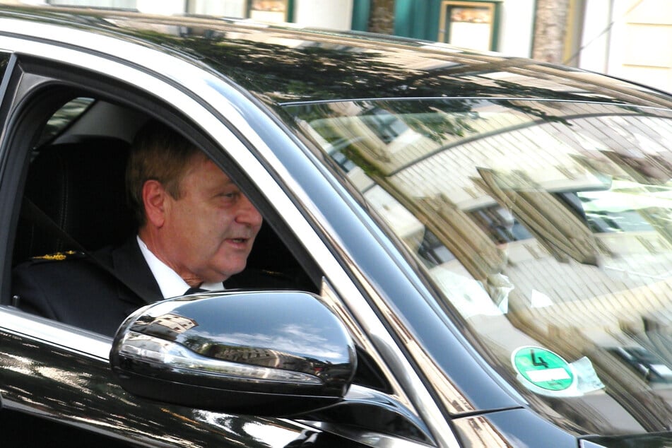 Bernd Merbitz in seinem Dienstwagen auf dem Weg zu einem Termin im Jahr 2018. (Archivbild)