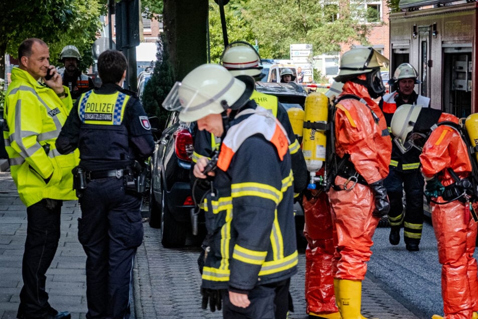 Hamburg: Salzsäure-Austritt in der Innenstadt! Feuerwehr im Großeinsatz