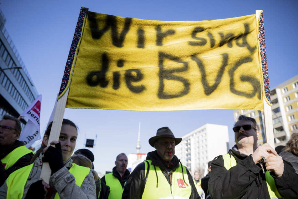 Die rund 14.500 Mitarbeiter der BVG sollen endlich mehr Gehalt bekommen.