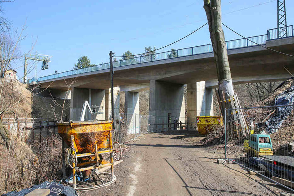 Die Inbetriebnahme der Nesselgrundbrücke musste verschoben werden - weil der verantwortliche Mitarbeiter krank ist.