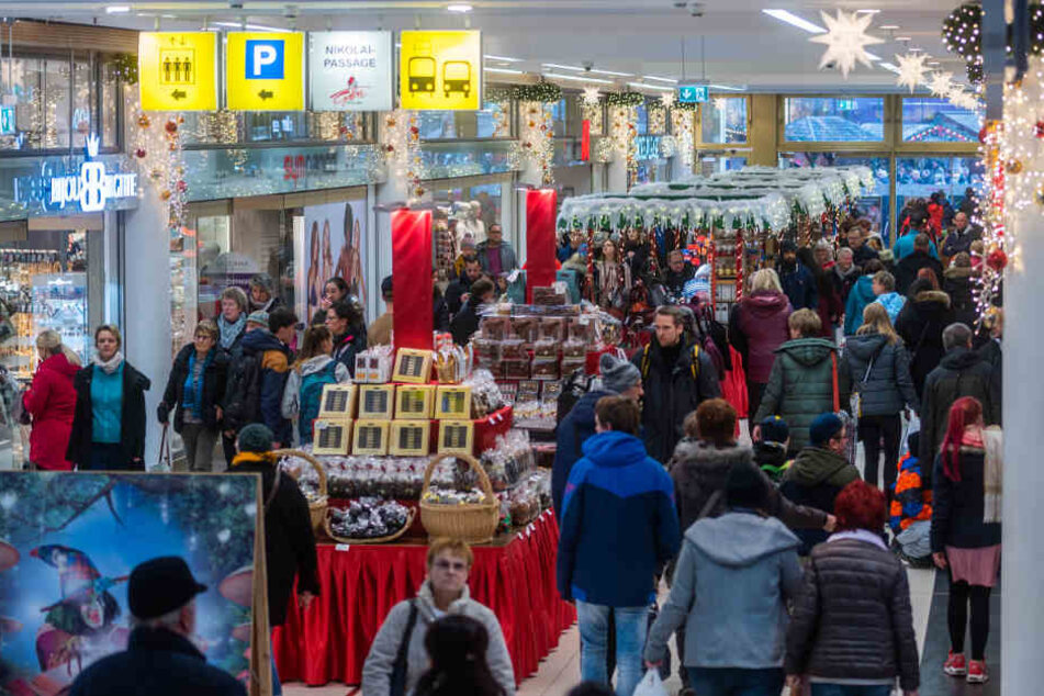 Andrang in der Galerie Roter Turm - auch nach den Feiertagen wird fleißig eingekauft und umgetauscht.
