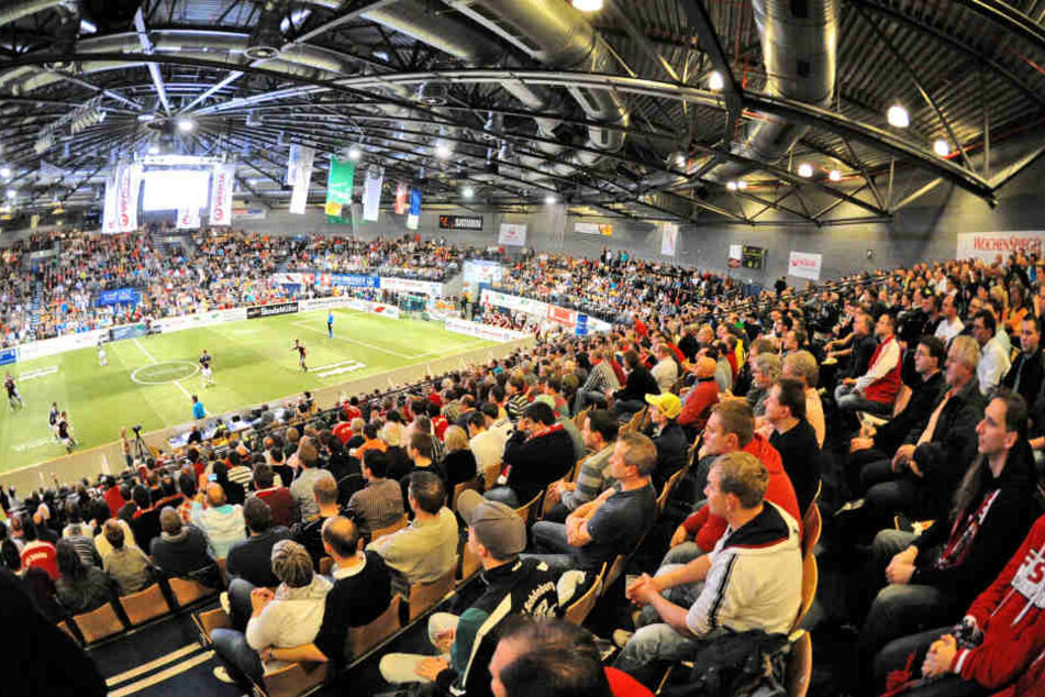 Wegen seiner "Wohnzimmer-Atmosphäre" mit der kurzen Entfernung zum Spielfeld ist das Turnier besonders beliebt.
