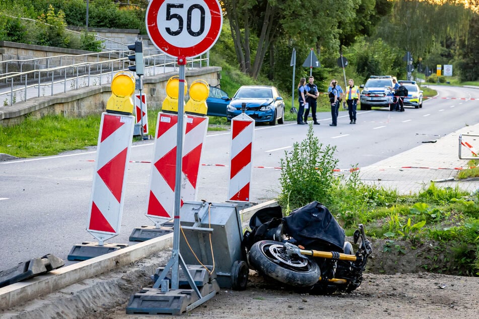 Der junge Motorradfahrer blieb auf dem Seitenstreifen in einer Baustelle liegen. Er musste reanimiert werden.