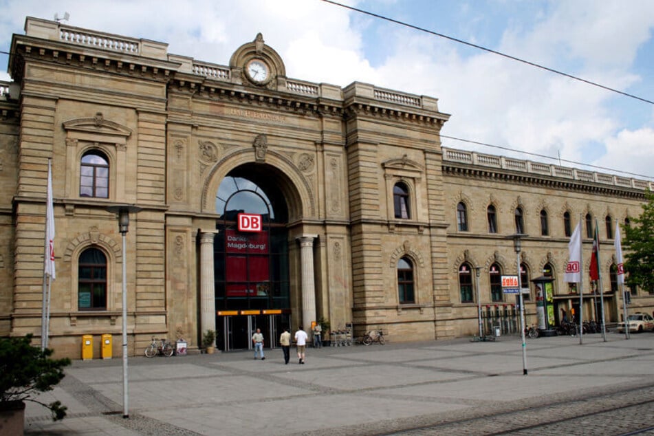 Der 33-Jährige wurde in einem Regionalexpress zwischen Magdeburg und Braunschweig aufgefunden. (Archivbild)