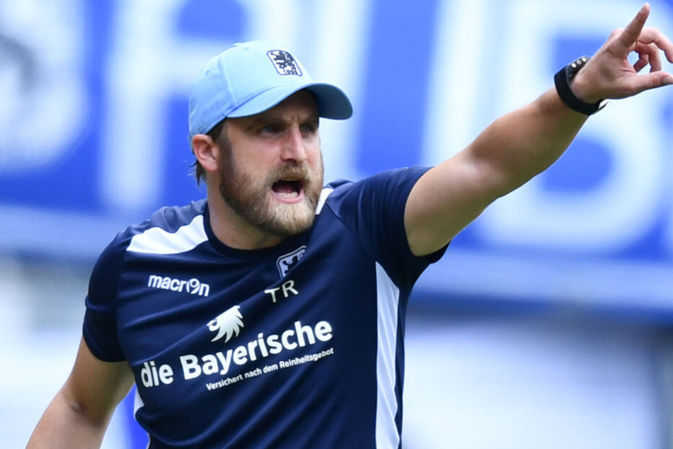 Trainer Daniel Bierofka will sich mit seiner Mannschaft weiter absetzen. (Archivbild)