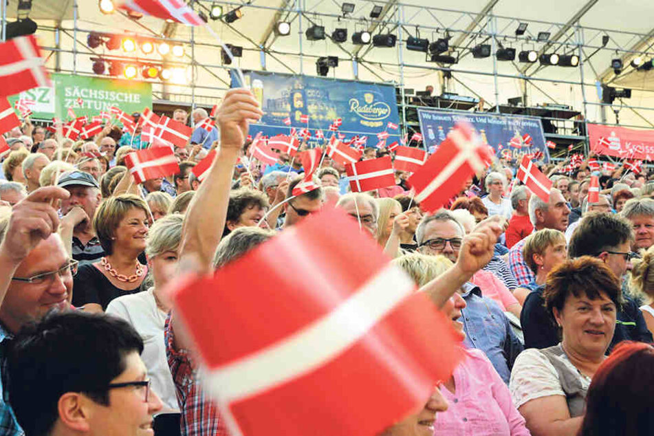 Winke, winke, für das Dänen-Trio. Die Bautzner Inszenierung hat inzwischen
eine feste Fangemeinde. 2018 wird „Die Olsenbande hebt ab“ gespielt.