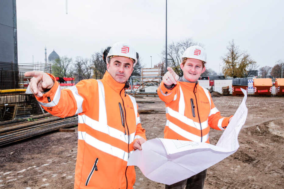 Polier Pierre Stachuletz (42) und Projektleiter Maik Borrmann (34) von der Firma Eiffage bauen den Tunnel.
