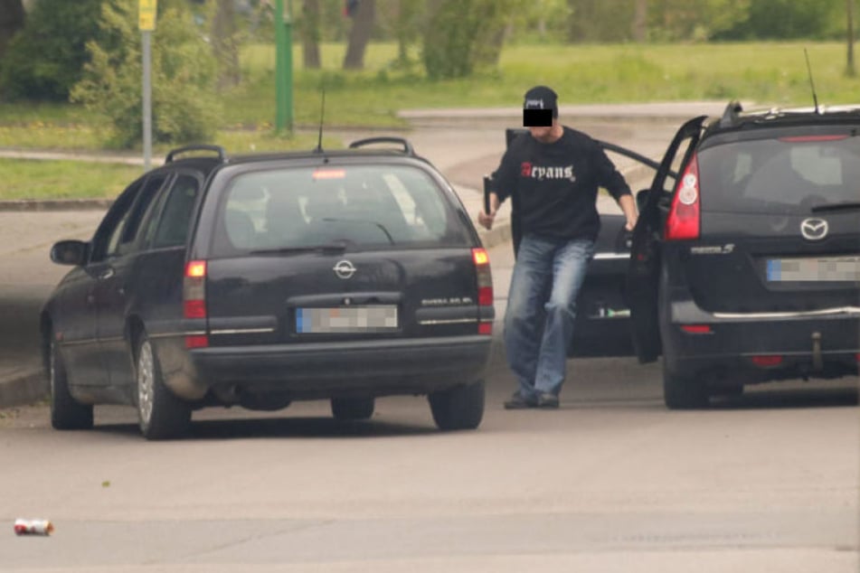 Die Jugendlichen wurden mit Metallstangen, Pfefferspray und anderen Gegenständen angegangen.