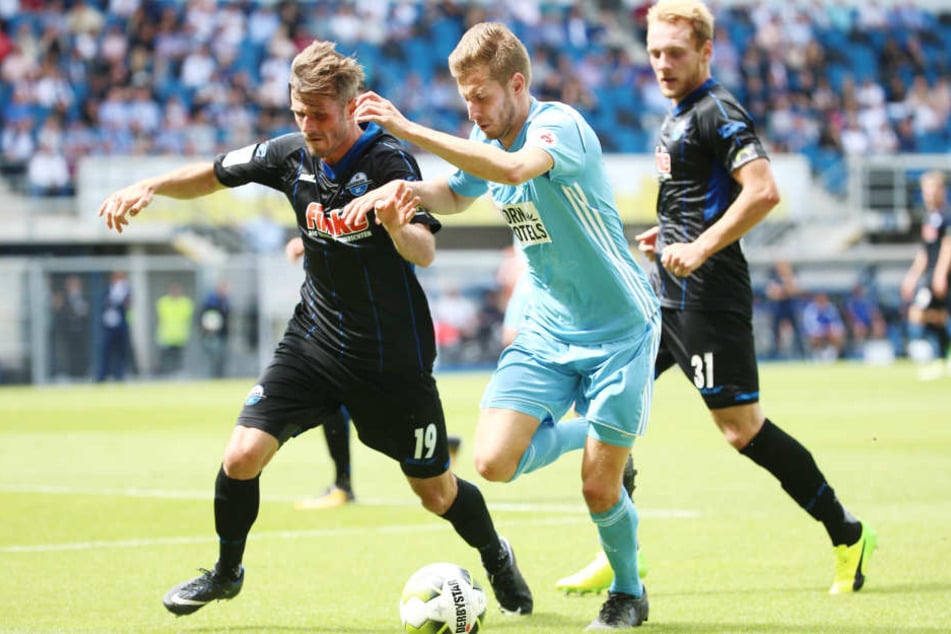 Marc Vucinovic (l., Paderborn) gegen Marcus Mlynikowski (Chemnitz).