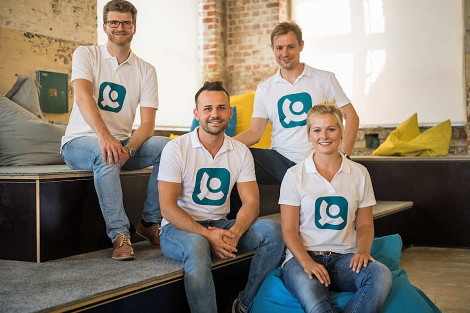 Hannah Wahlers, Benedict Rehbeinm (li.), Marcus Rehwald (re.) und Alexander Georgi stecken hinter dem Startup eCovery.