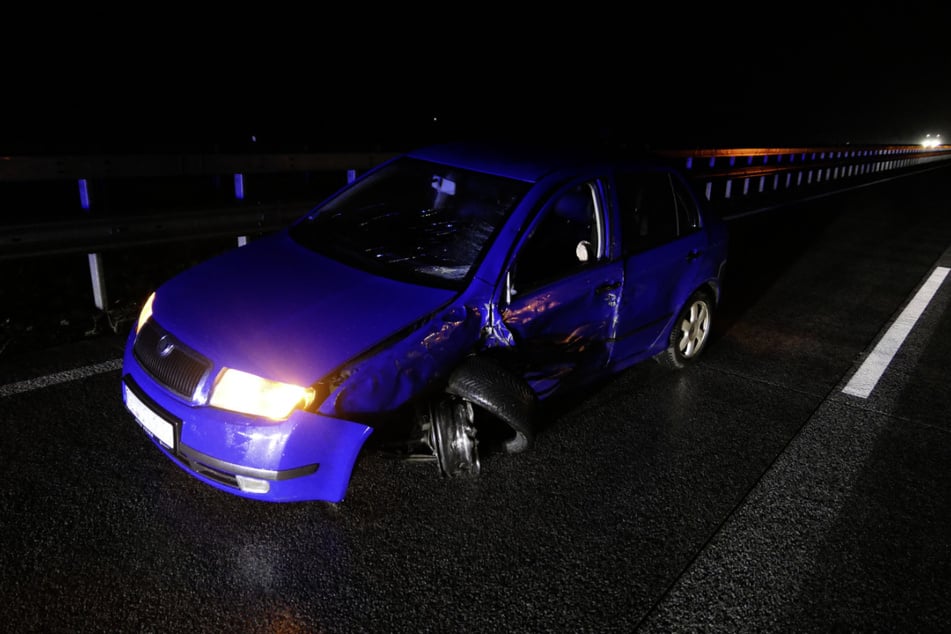 Bei dem Unfall wurden beide Fahrer leicht verletzt, es entstand ein hoher Sachschaden.
