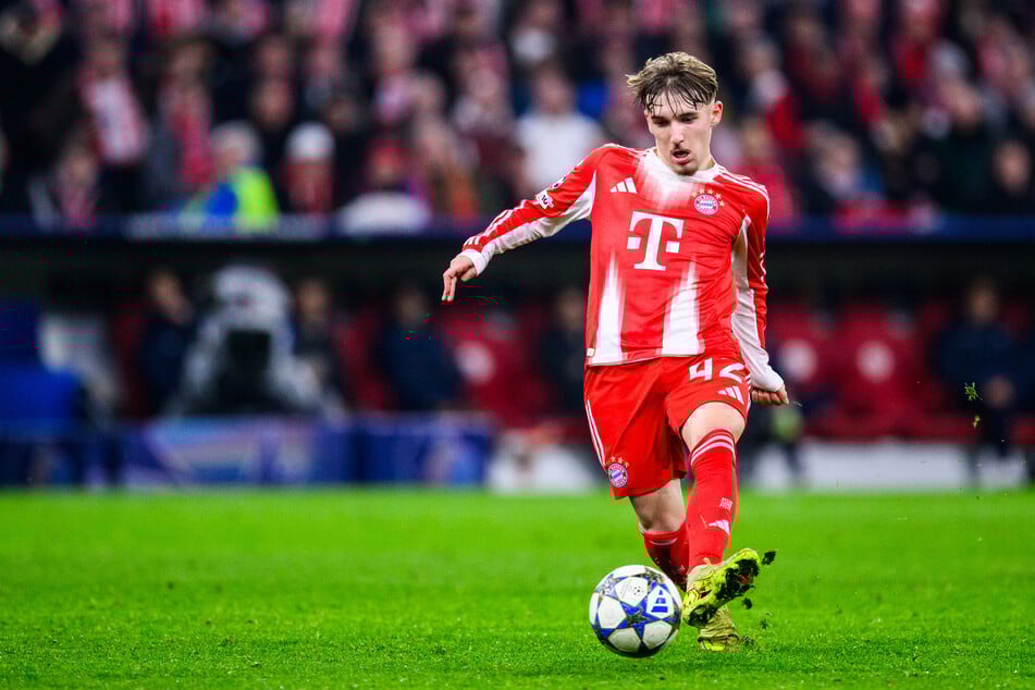 Lennart Karl (17) tritt mit einem unglaublichen Selbstbewusstsein auf dem Platz auf.