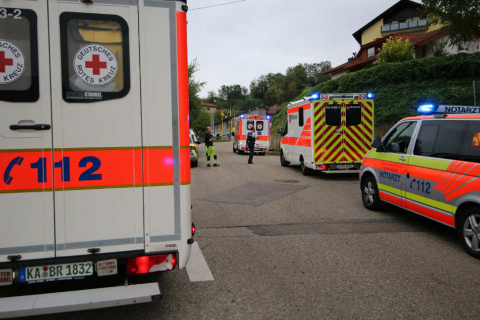 Rettungskräfte am Sonntag vor Ort in Weingarten.