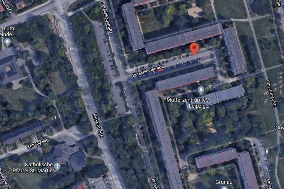 In der Potschkaustraße stand das brennende Auto geparkt.
