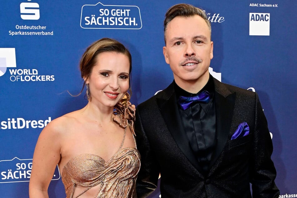 Tino Piontek (45) und seine Frau Sabrina - hier beim Dresdner SemperOpernball - planen die Eröffnung eines Cafés.