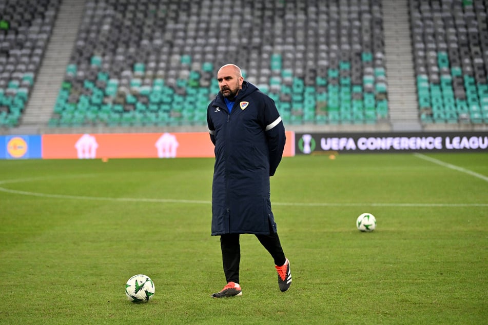 Mladen Zizovic (44) erlitt während des Spiels seiner Mannschaft einen Herzinfarkt und starb auf dem Weg ins Krankenhaus.