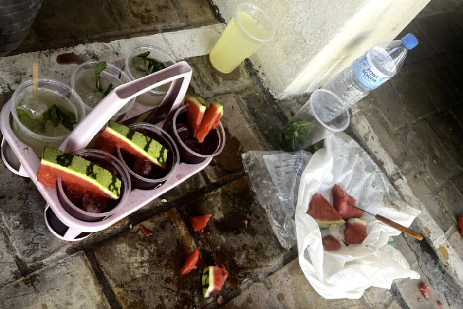 Es muss nicht schmecken, es muss wirken. Wahrscheinlich hat der Händler mit genau der Devise seine Getränke gemischt.