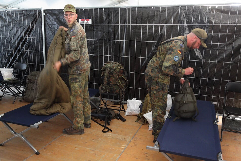 "Man hat ein Dach überm Kopf ...", bewertet ein Soldat (38) die Unterkunft von Rheinmetall.