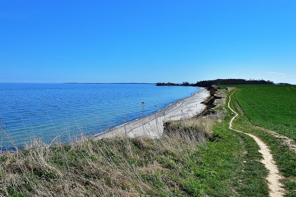 Endlose Strände und tiefblaues Wasser gibt's zur Ostsee-Rundreise zu entdecken.