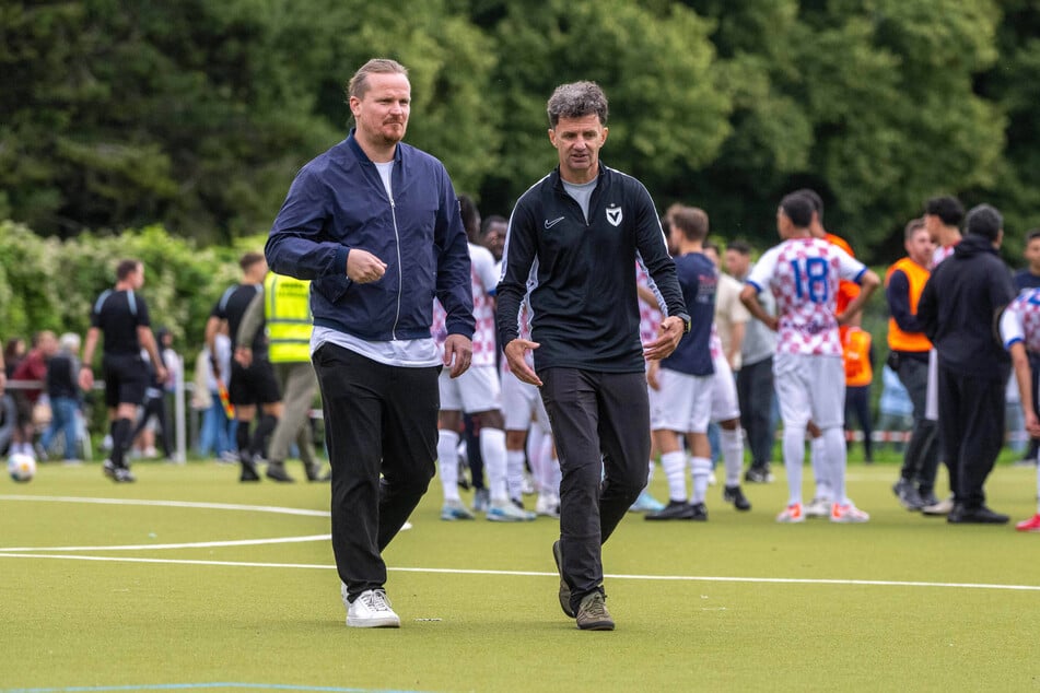 Viktorias Sportlicher Leiter Rocco Teichmann (39, l.) und Trainer Thomas Kost (56) bauten im Sommer in kürzester Zeit ein komplett neues Team auf.