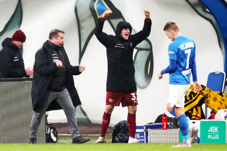 Siegerjubel: Dynamo-Coach Markus Kauczinski (50, l.) und Christoph Daferner (22) ballen nach dem Schlusspfiff die Fäuste.