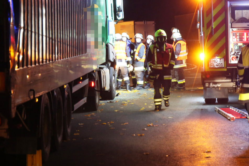 Der Lkw-Fahrer wurde bei dem dramatischen Unfall auf dem Autobahnparkplatz eingeklemmt und musste reanimiert werden.
