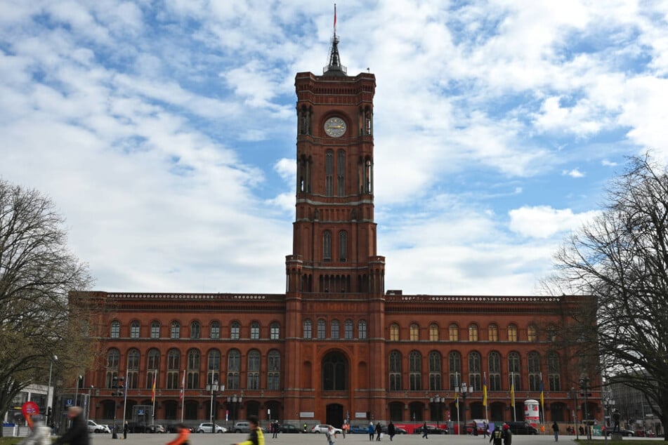 Die Berliner SPD will bei den Wahlen im September wieder das Rote Rathaus übernehmen.