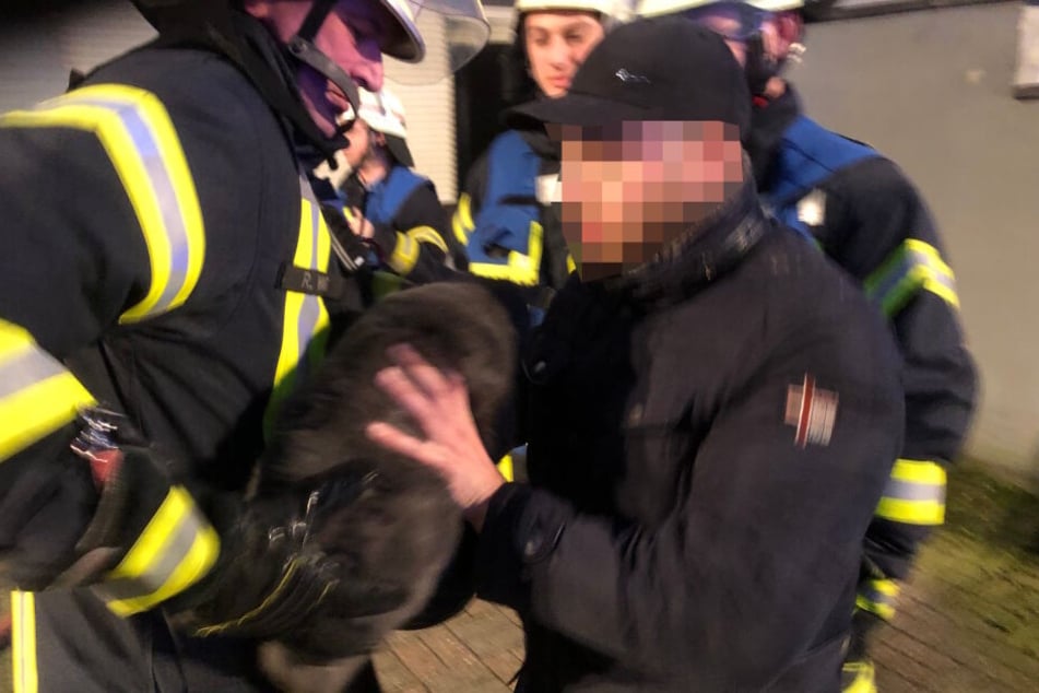 Feuerdrama: Einsatzkräfte retten Vierbeiner vor qualvollem Tod!
