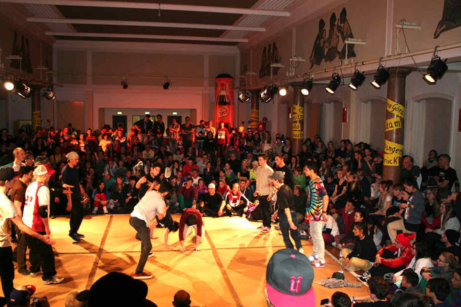 Das Kraftwerk ist für seine Breakdance-Contests (F.) bekannt - diesen Samstag findet der erste Wettbewerb nur für Hip-Hop-Tänzer statt.