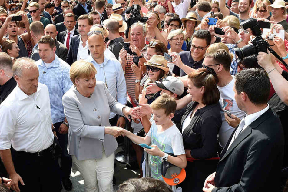 Am Wochenende bietet die Bundeskanzlerin Angela Merkel Einblicke in das Bundeskanzleramt und die Bundesministerien.