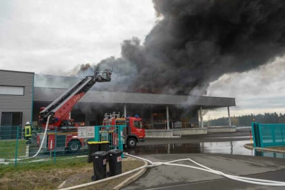 Anfang November 2019 gab es in der Lagerhalle in Oederan einen Großbrand. (Archivbild)