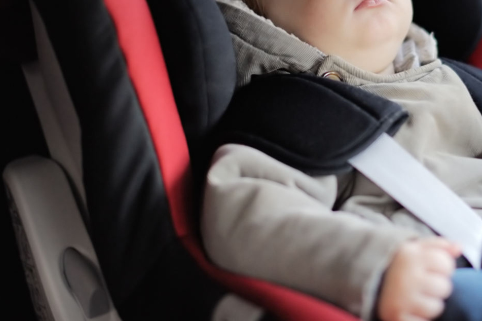Die Mutter hatte ihrem Sohn den Autoschlüssel zum Spielen überlassen (Symbolbild).