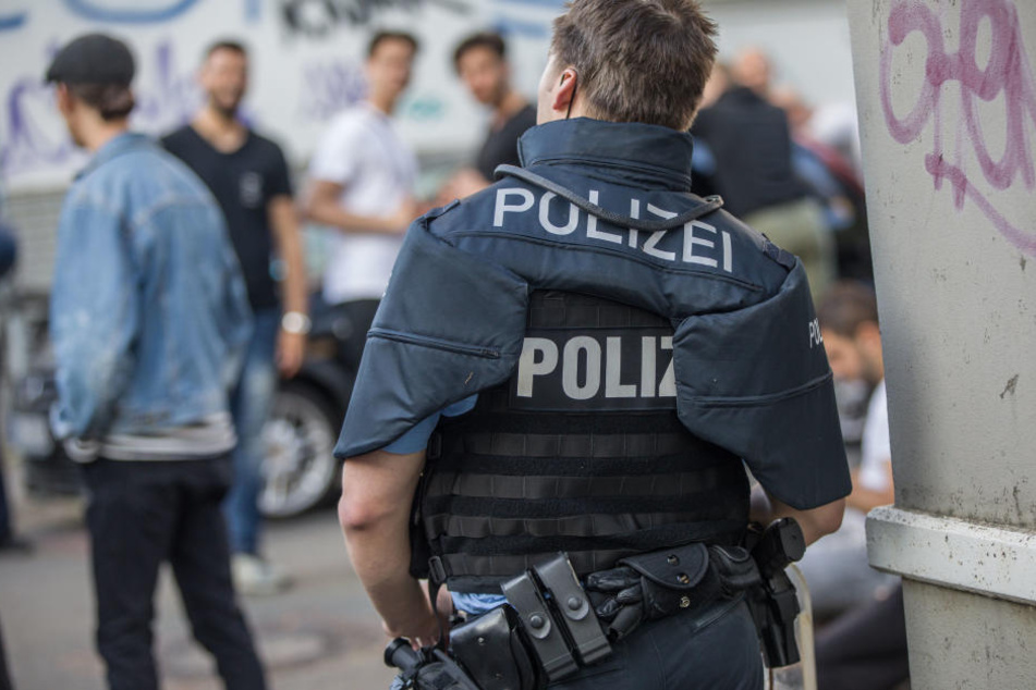 In der Nacht zum Sonntag kam es am Rande des Schlossgrabenfestes zu Attacken auf Polizeibeamte.
