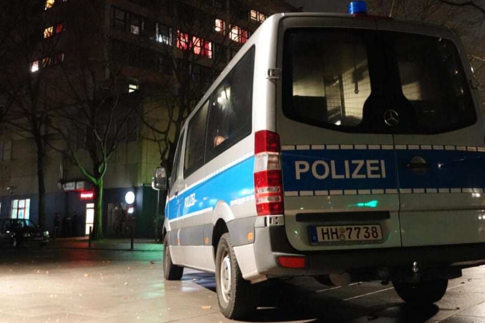Die Hamburger Polizei wurde in der Nacht von aufmerksamen Zeugen alarmiert. (Symbolbild)