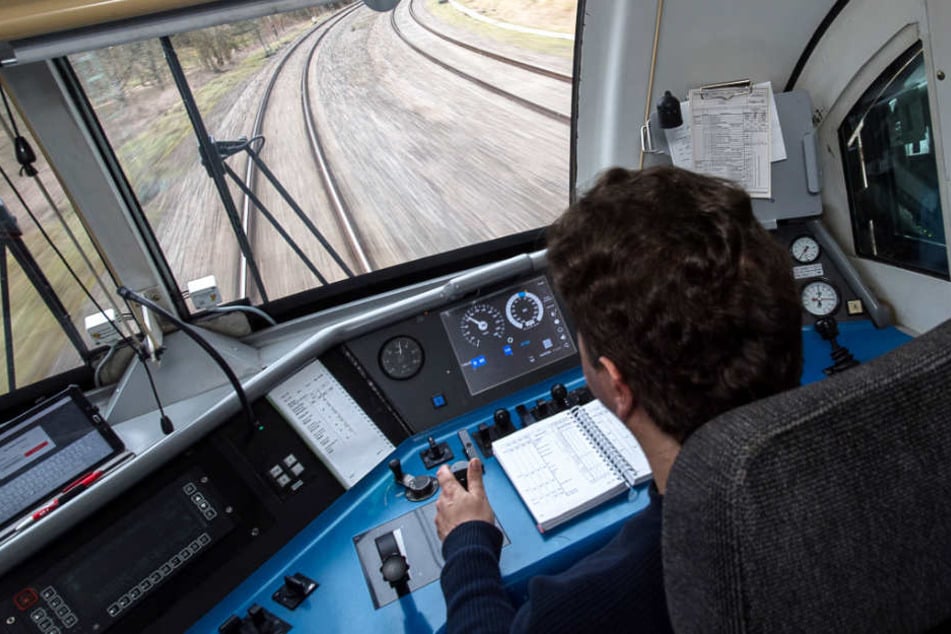Die Bahn hat zu wenig Lokführer im Norden und streicht deswegen mehrere Züge (Symbolbild).