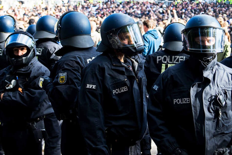 Die Polizei-Einsätze bei Hochrisikospielen kosten eine Stange Geld.
