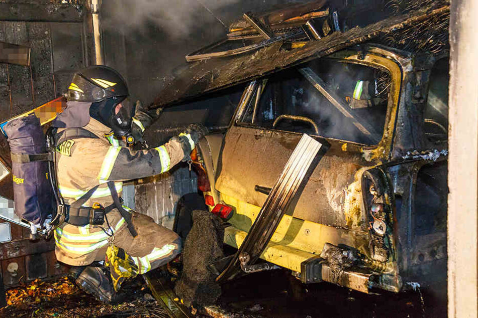 Ein Trabant wurde Opfer der Flammen.